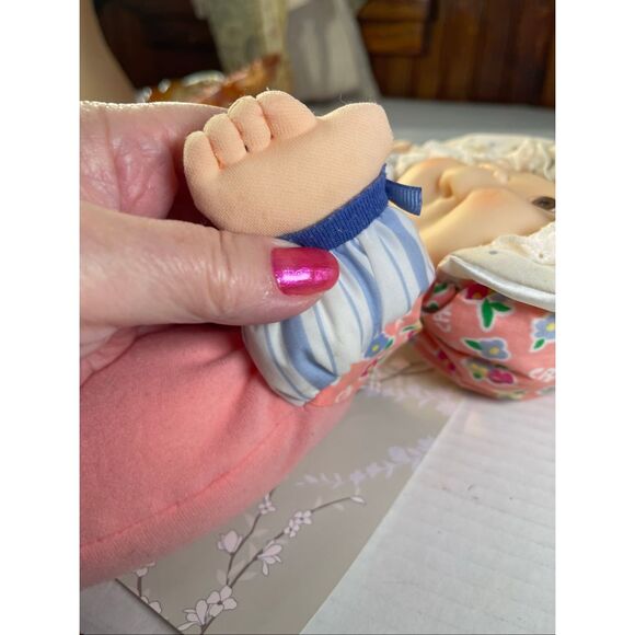 Vintage Cabbage Patch Kids 1995 stuffed rattle doll. - Picture 5 of 14